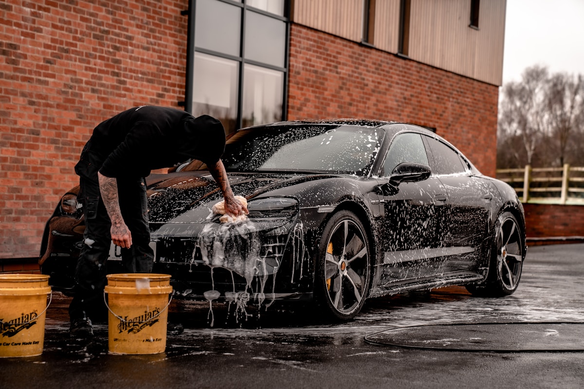 Käsipesussa hoidettu auto JK Best Carwashilla Tampereella